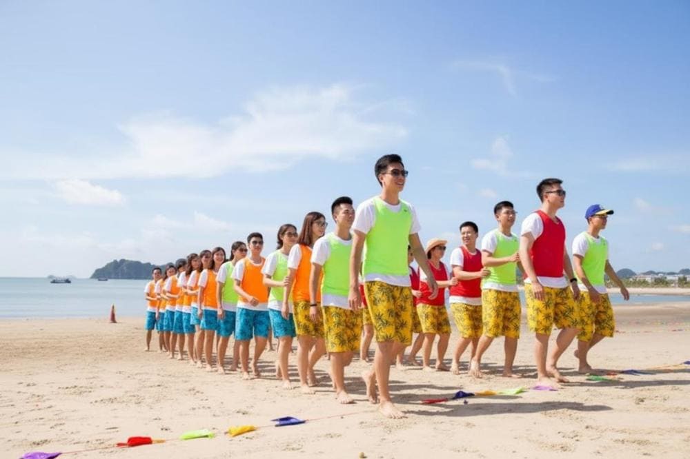 Với b&atilde;i c&aacute;t rộng v&agrave; bằng phẳng, b&atilde;i C thu h&uacute;t rất nhiều nh&oacute;m bạn trẻ, đo&agrave;n thể c&ocirc;ng ty tới du lịch v&agrave; tổ chức team building.